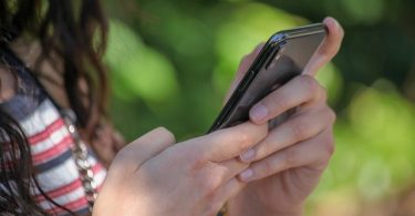 Faut-il acheter un smartphone pour le collège à son enfant
